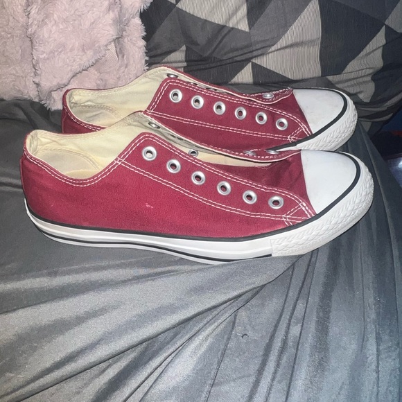 Maroon/ burgundy low converse - Picture 3 of 3